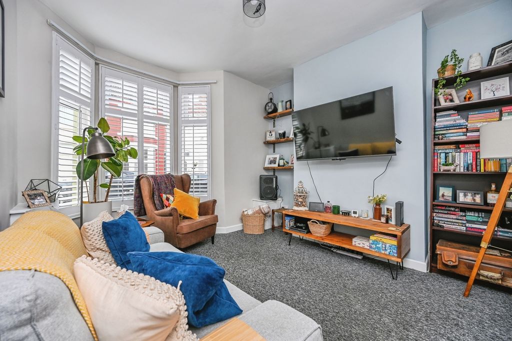 Property photo 3 of 18 Pbox-Img.Jpg