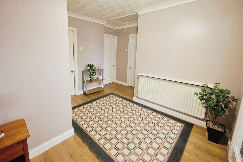 Property photo 2 of 19 Pbox-Img.Jpg