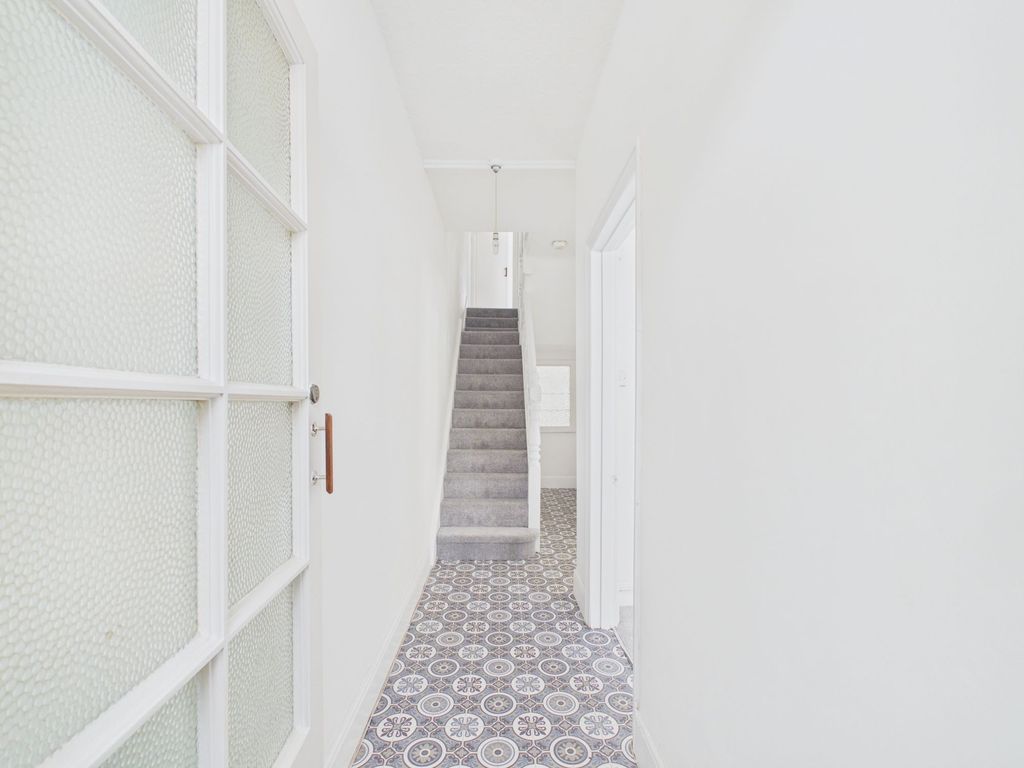 Property photo 2 of 31