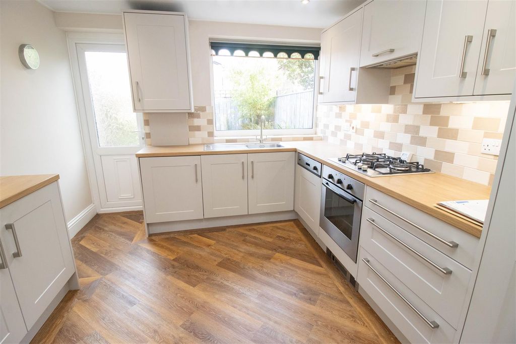 Property photo 3 of 13 Kitchen
