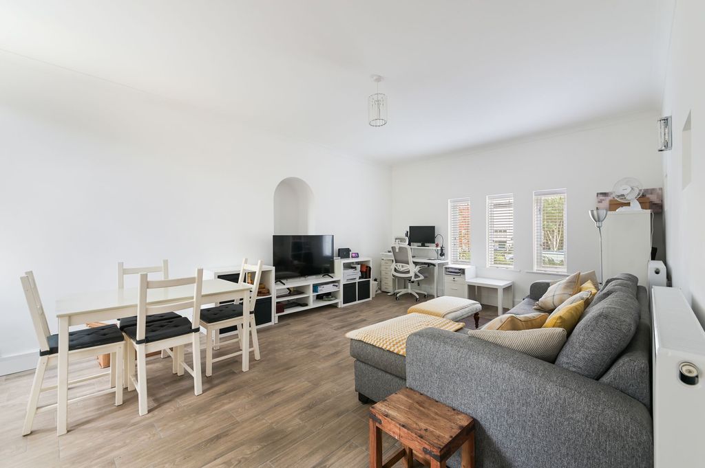 Property photo 3 of 10