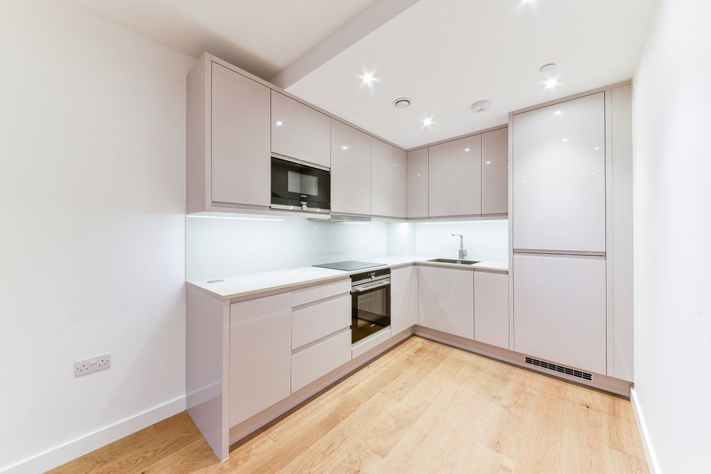 Property photo 3 of 8 Kitchen