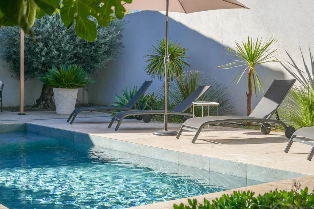 Property photo 2 of 37