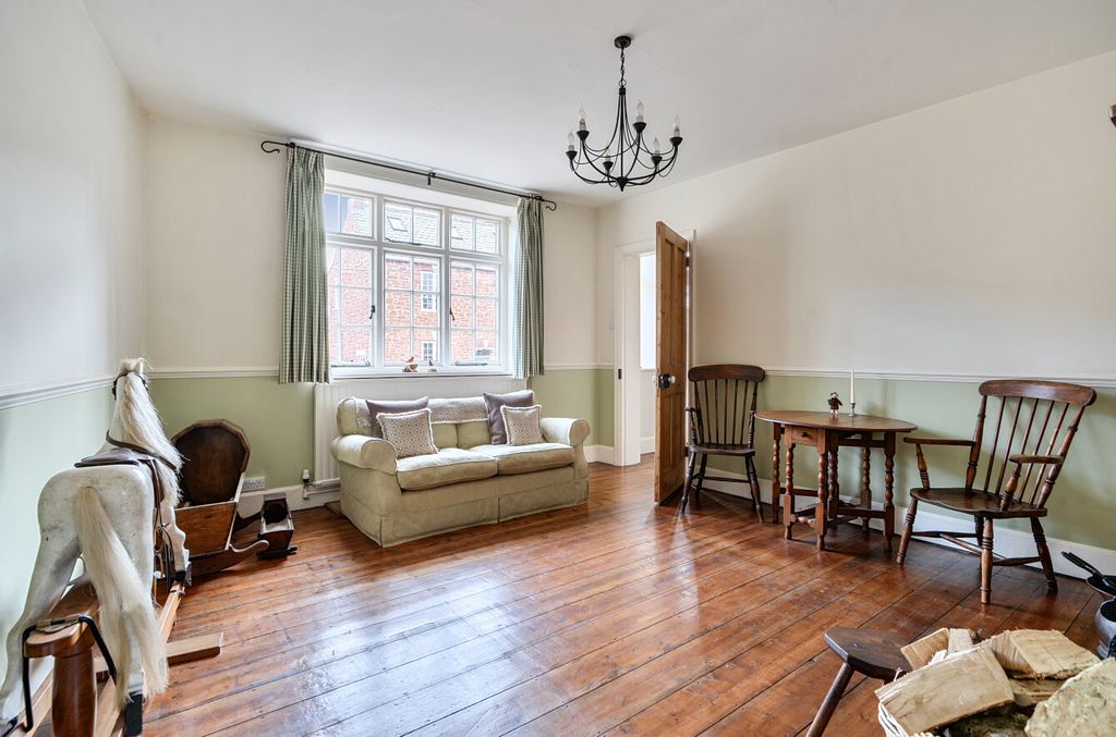 Property photo 3 of 23 1363787-15-692Eeb...