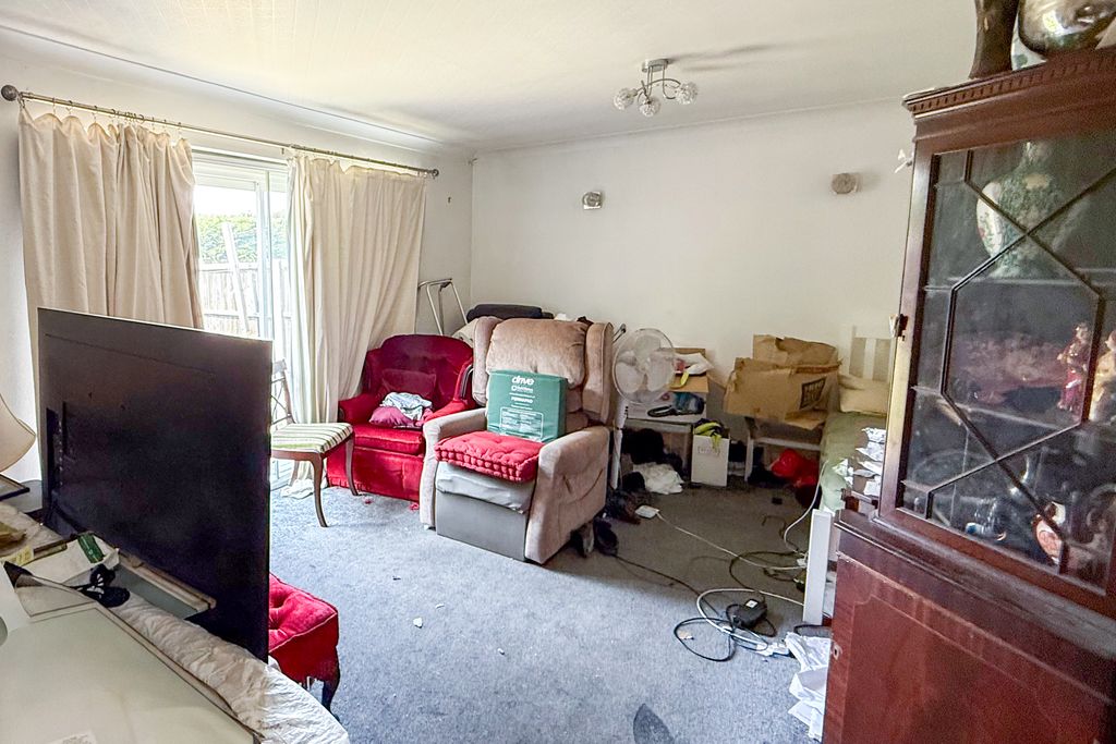 Property photo 2 of 8