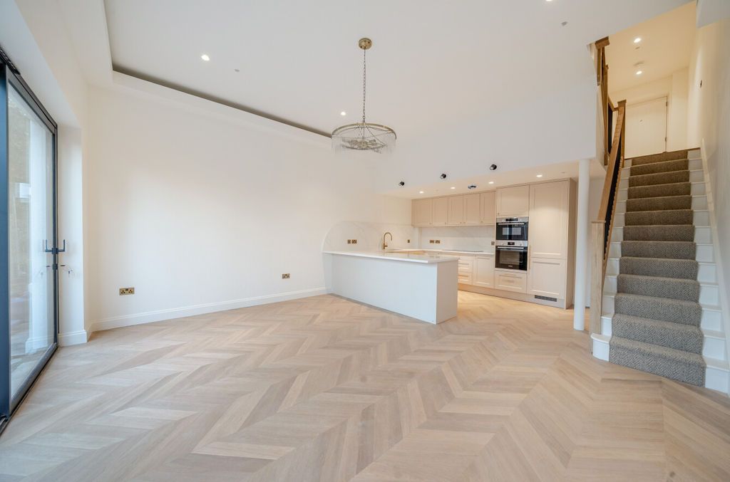 Property photo 3 of 19 Photo 8