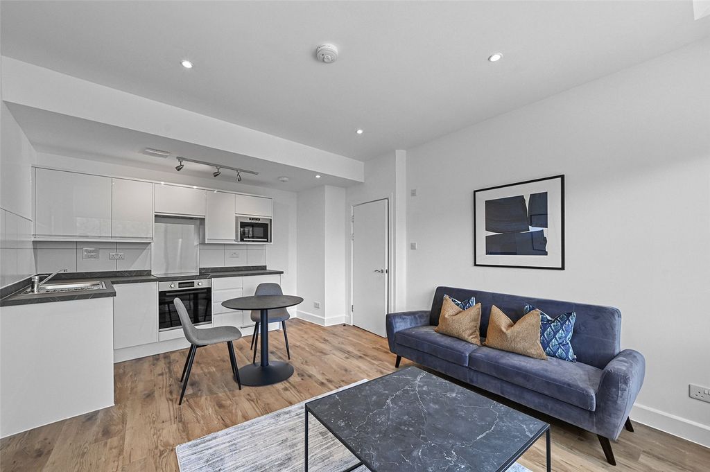 Property photo 3 of 10 Reception/ Kitchen