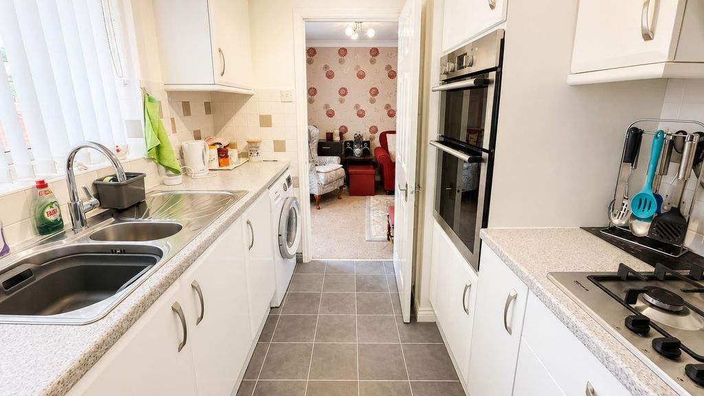 Property photo 3 of 12 Kitchen