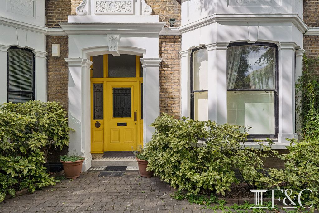 Property photo 1 of 18