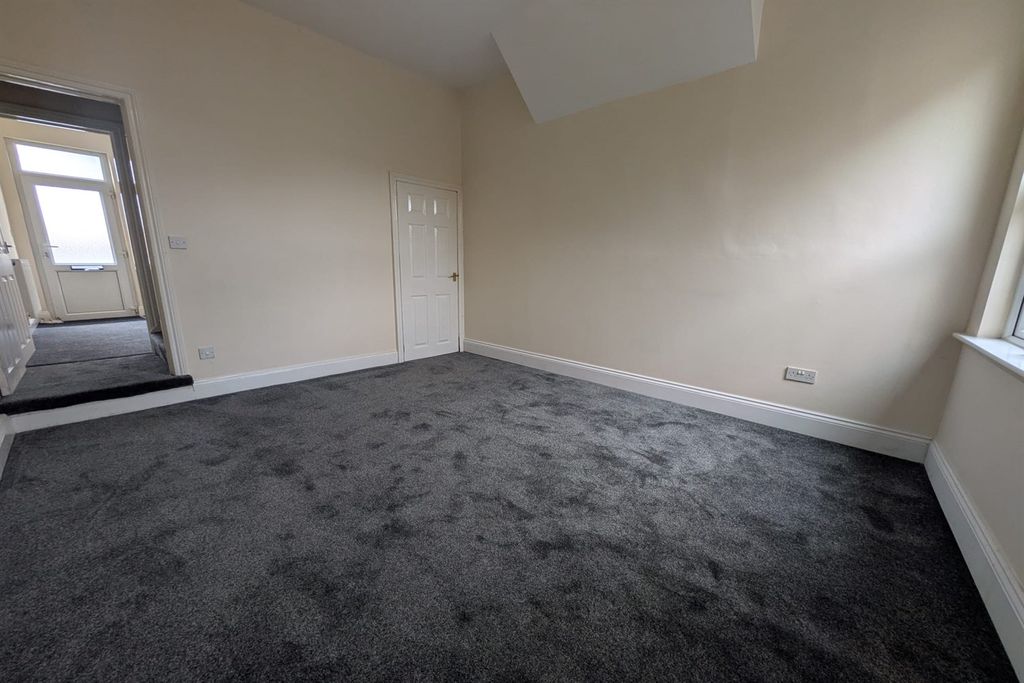 Property photo 1 of 9 (Main)
