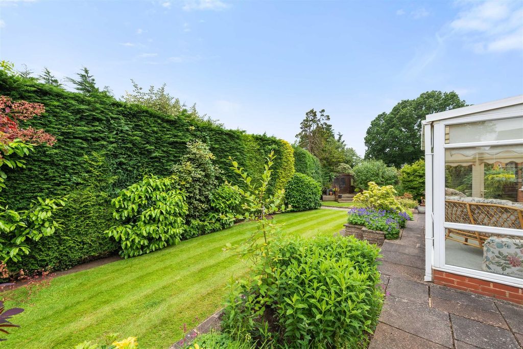 Property photo 2 of 19 26 Cawdon Grove - 22.Jpg