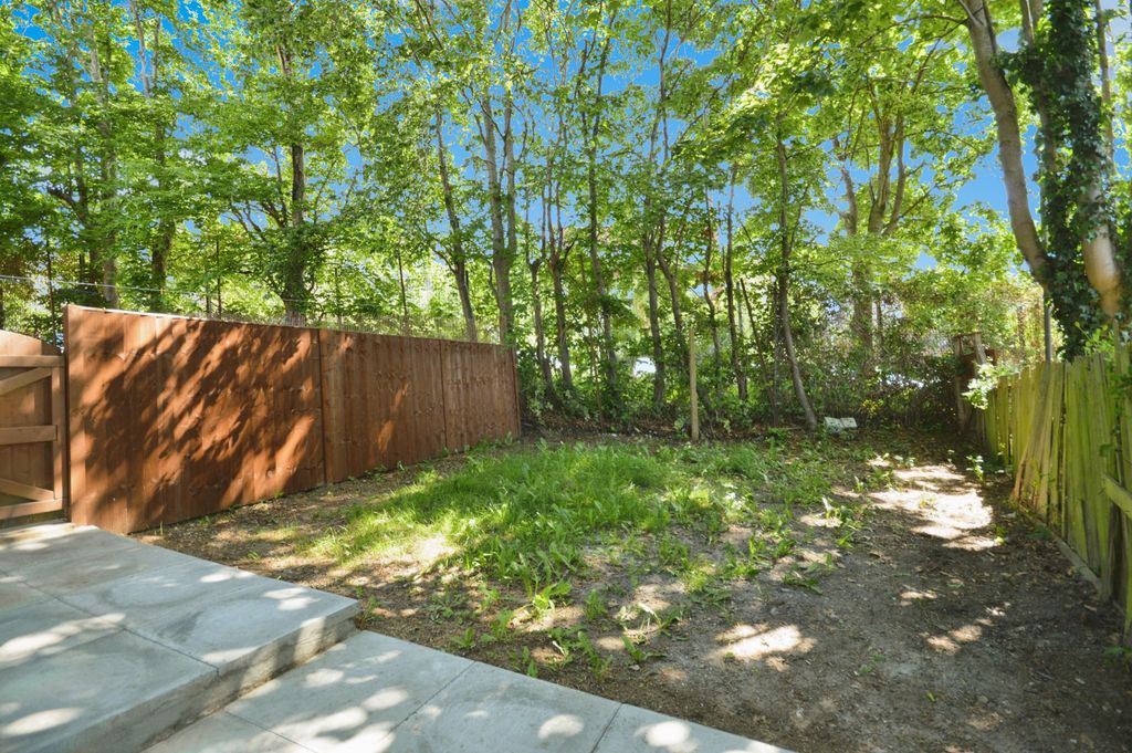 Property photo 3 of 15 Garden