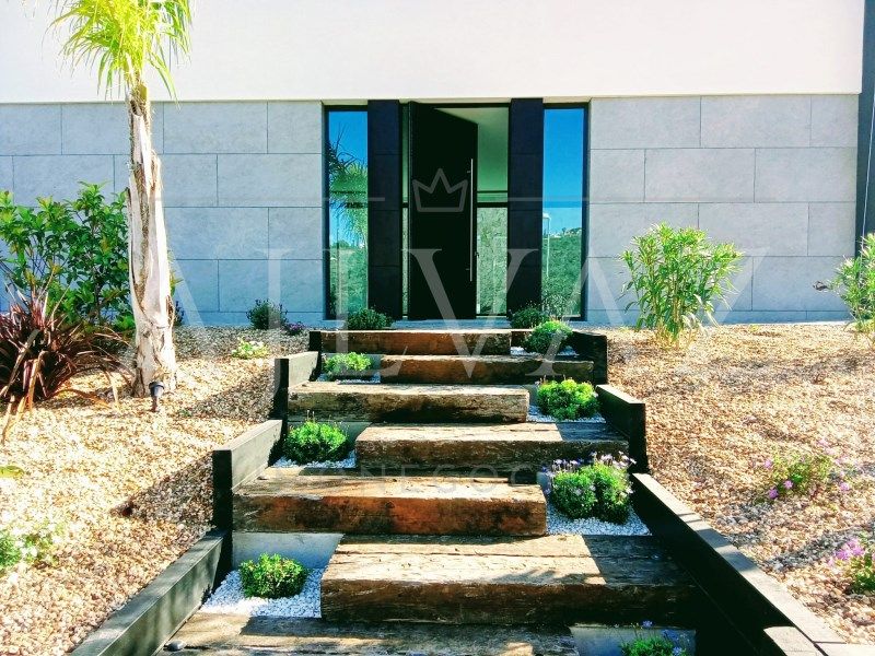 Property photo 1 of 37