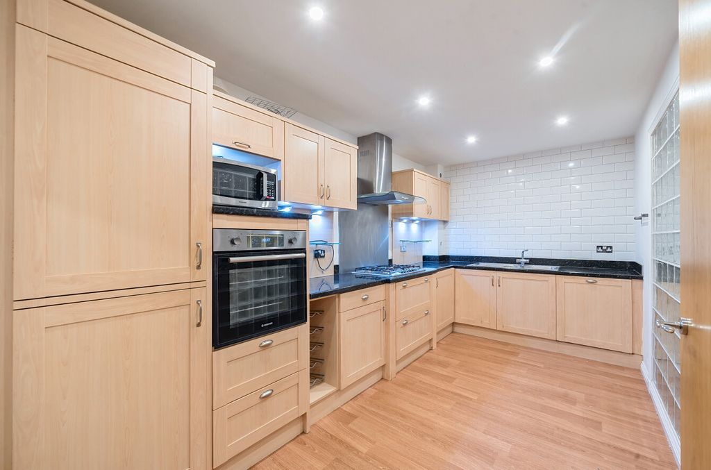 Property photo 3 of 12 Kitchen
