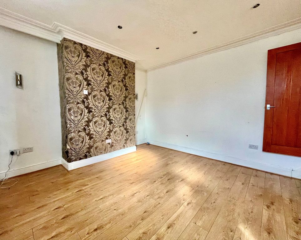 Property photo 2 of 6 Image