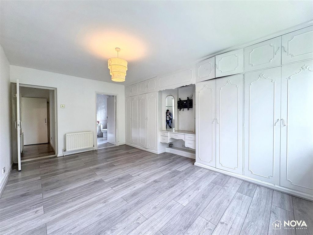 Additional image 17 of 4 bed detached house for saleOld Bedford Road, Luton LU2