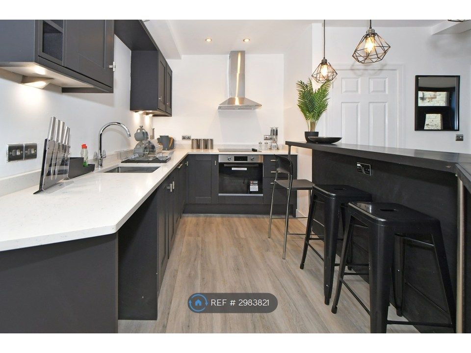 Property photo 1 of 32