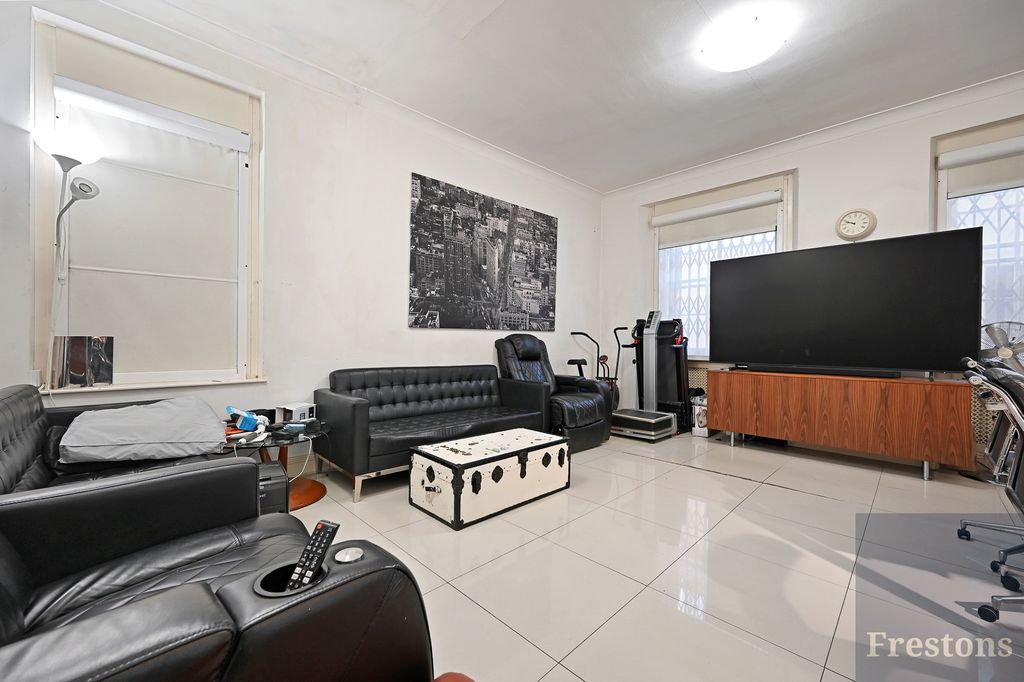 Property photo 2 of 10