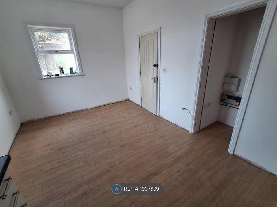 Property photo 1 of 2