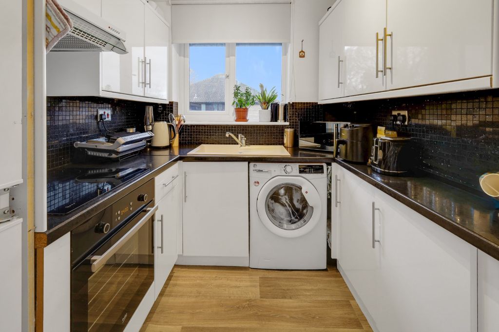 Property photo 2 of 9 4750801