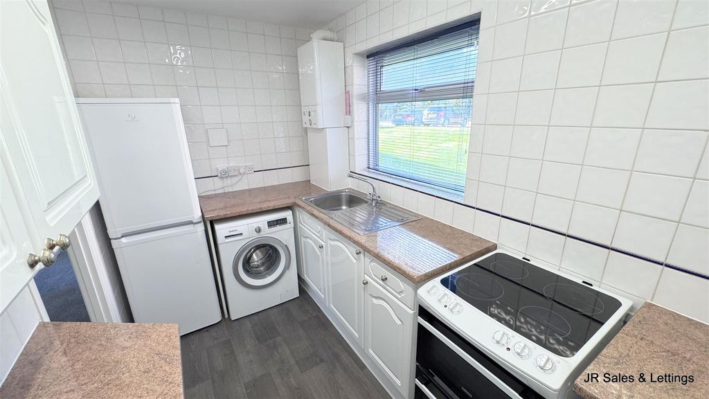 Property photo 3 of 12 Kitchen