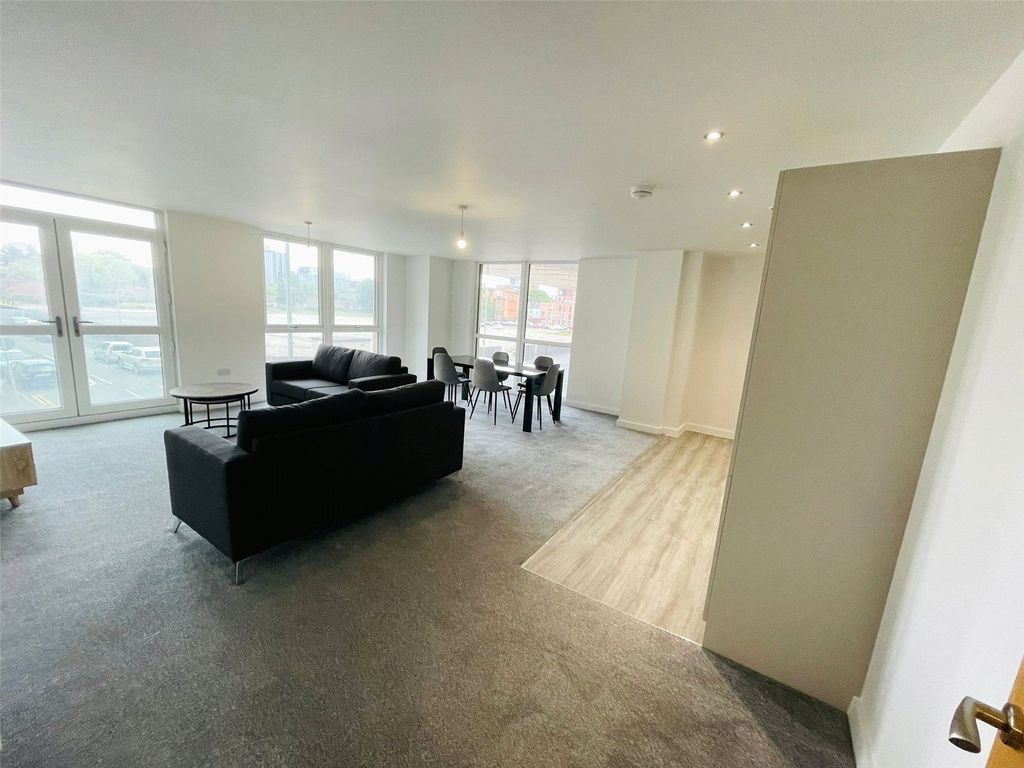 Property photo 2 of 11 1