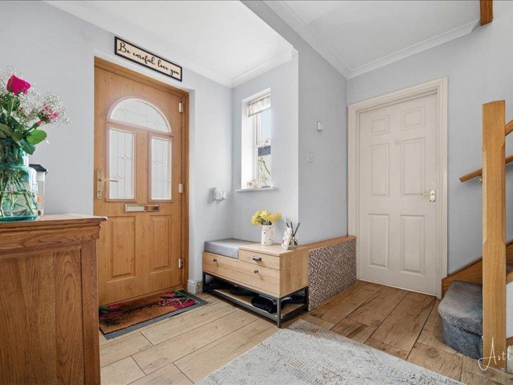 Property photo 3 of 31