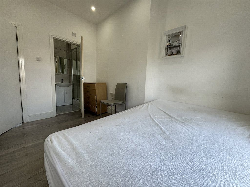 Property photo 3 of 5 Room