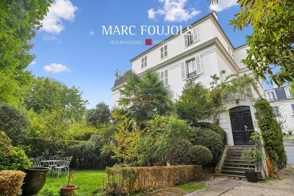 Property photo 1 of 21 Elegant Apartment With Exceptional Terrace In Ternes
