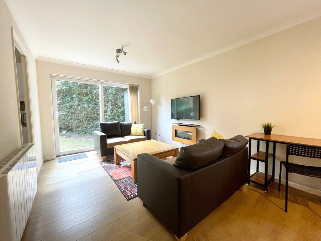 Property photo 2 of 10 Lounge