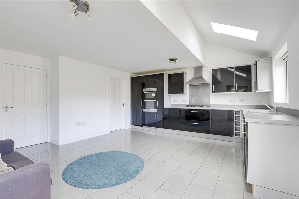 Property photo 3 of 23 8828.Jpg