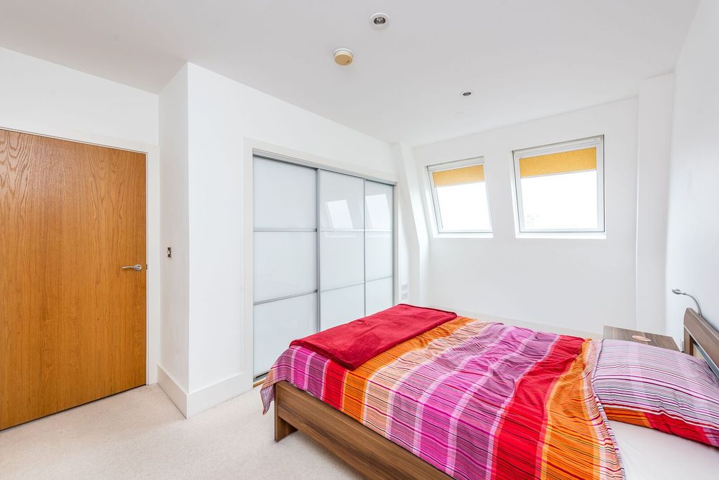Property photo 1 of 32