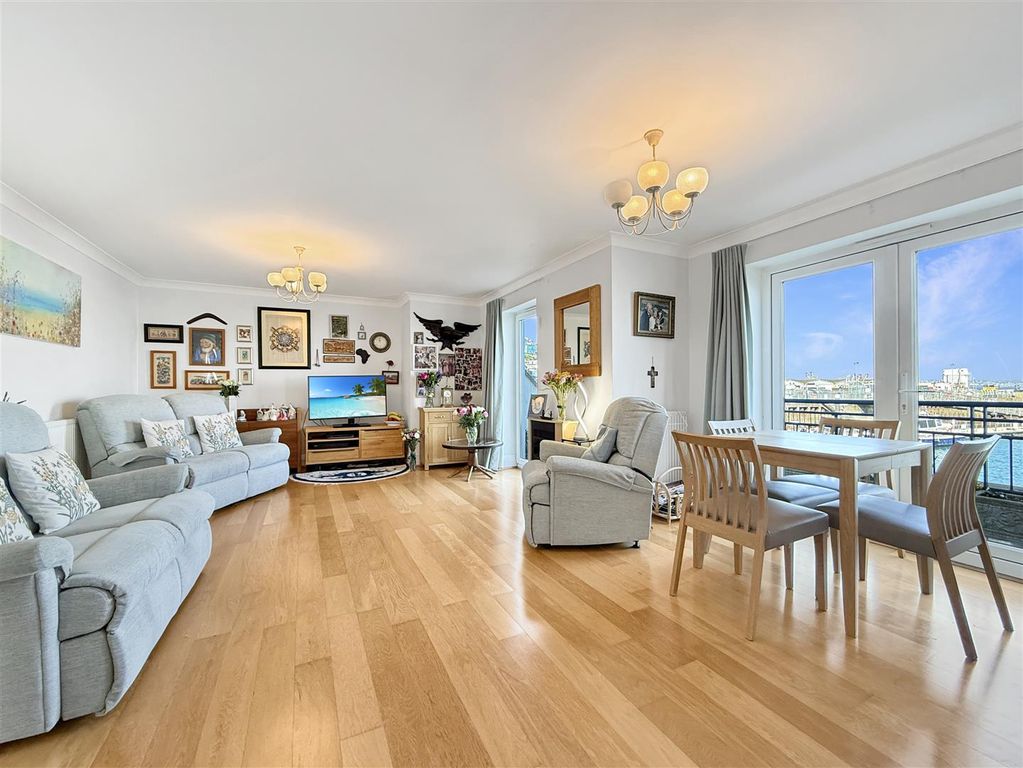 Property photo 2 of 23 Lounge Diner.Jpg