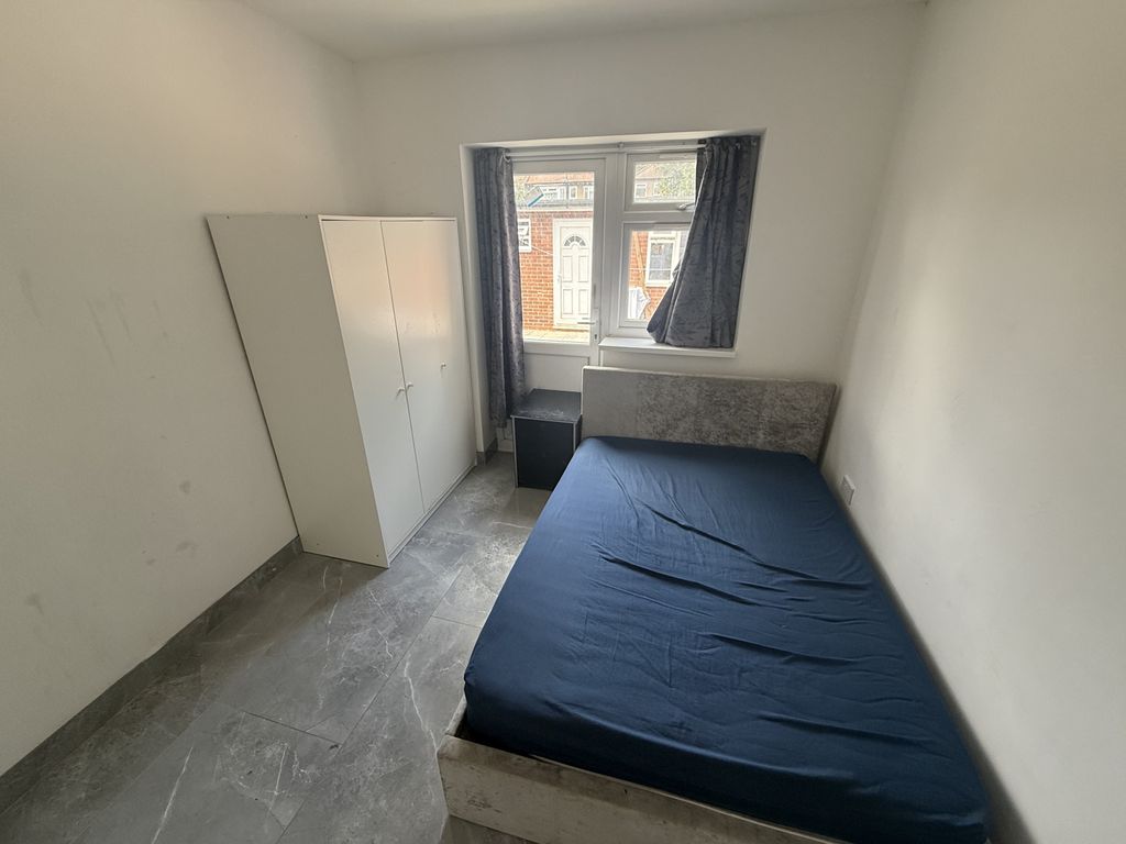 Property photo 1 of 2 Rutland Road, Southall Ub1