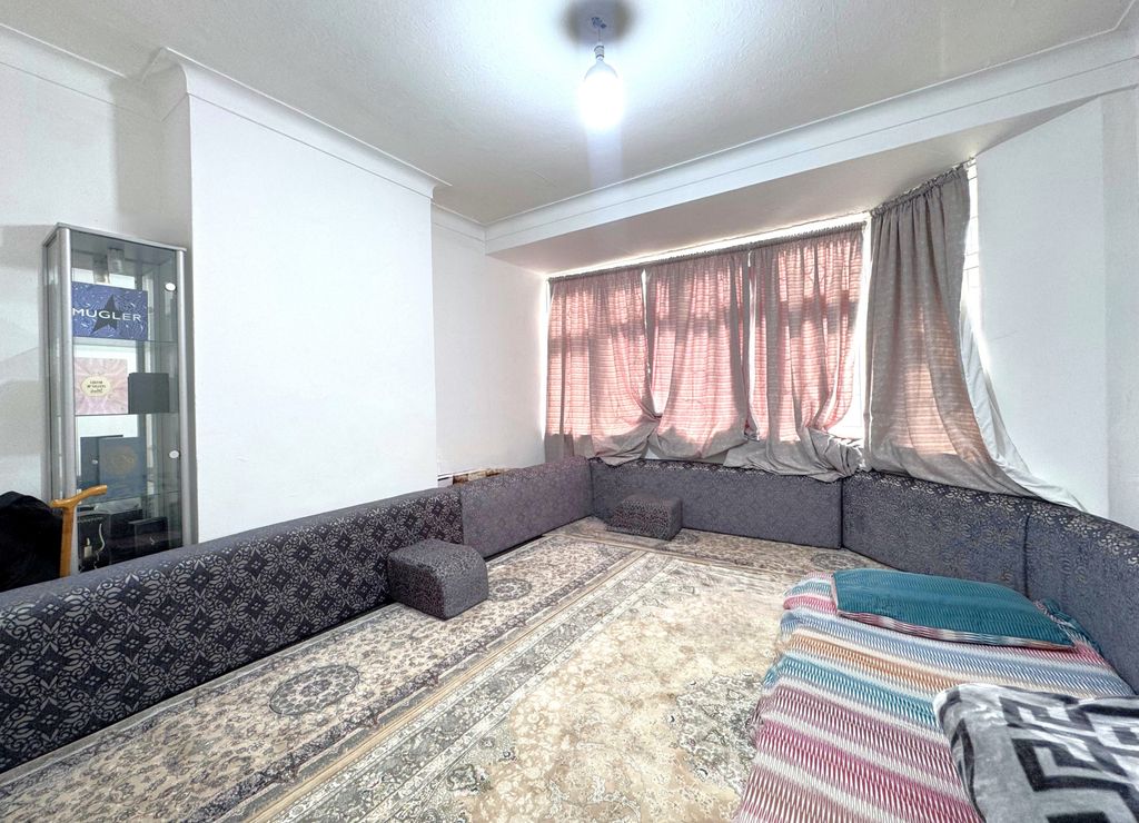 Property photo 2 of 8 Gallery