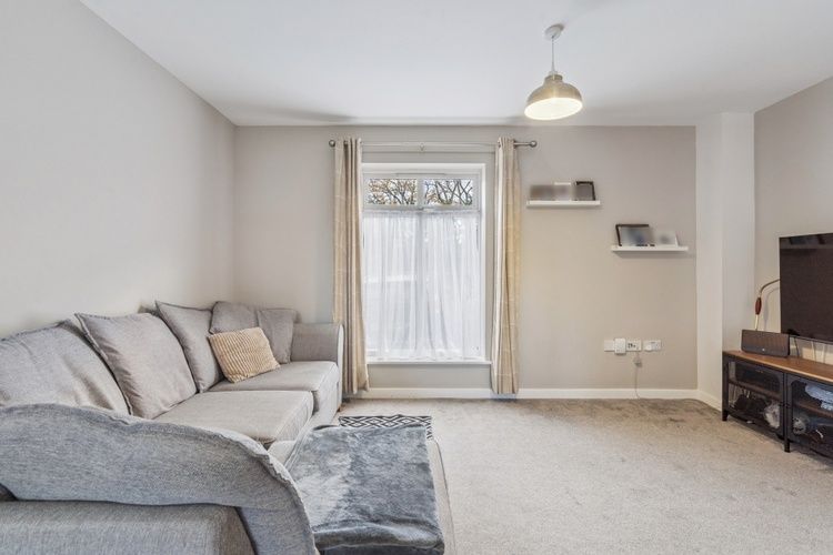 Property photo 2 of 24 Stubwick Court  - Livingroom A.Jpg