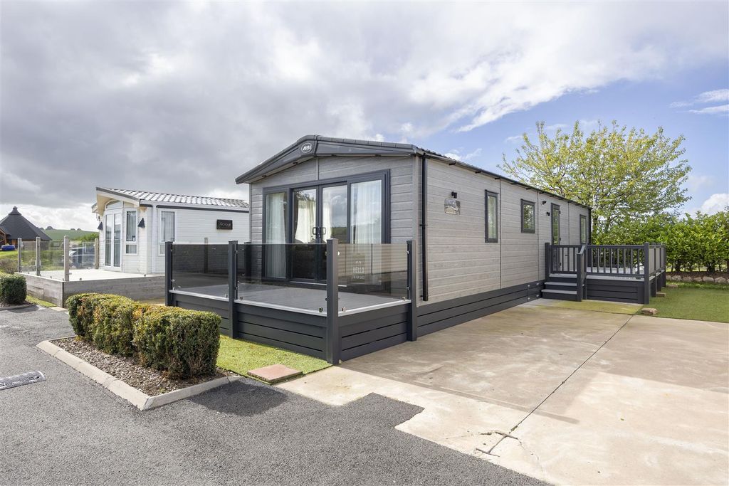 Property photo 1 of 28 Lodge 40