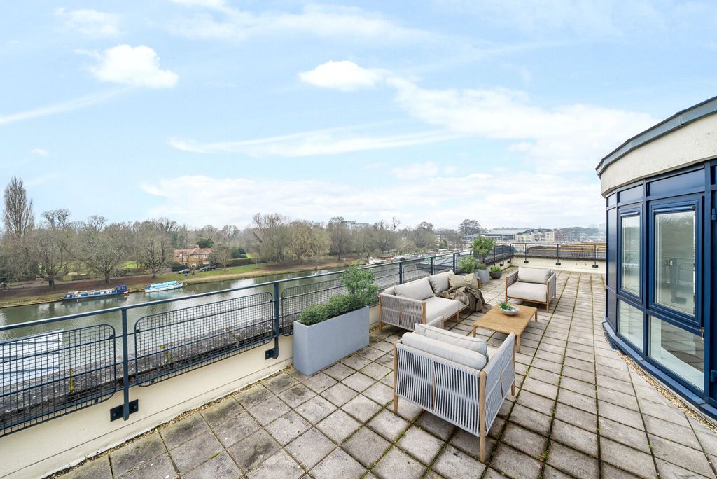 Property photo 1 of 20 Terrace