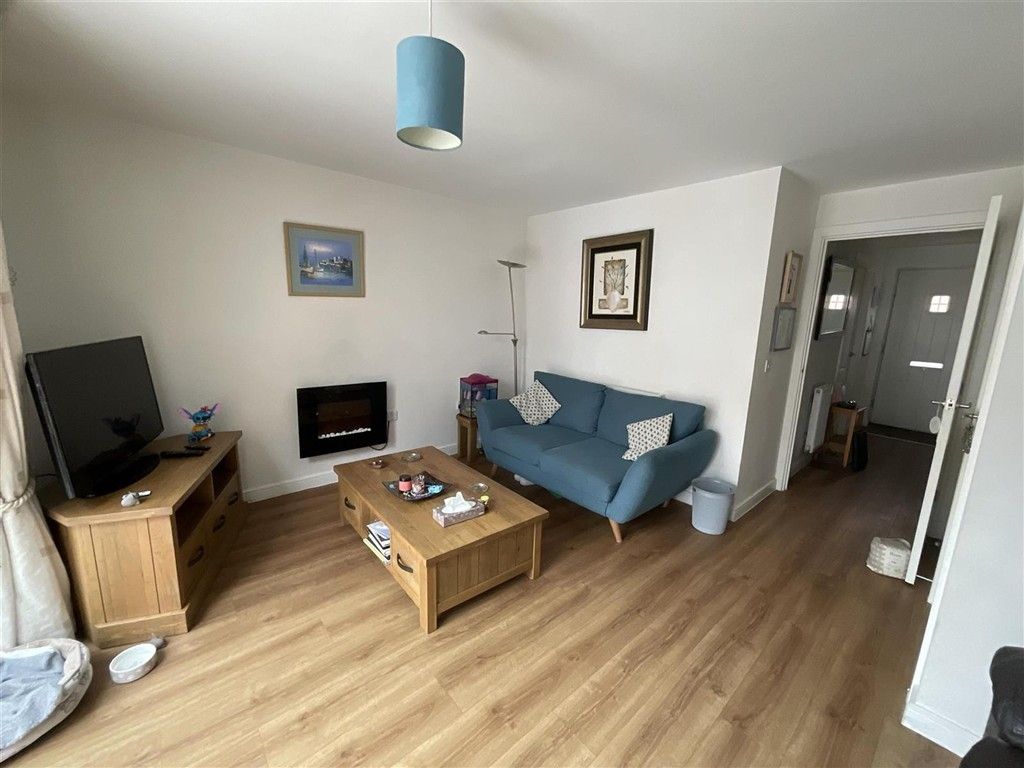 Property photo 2 of 11 Lounge