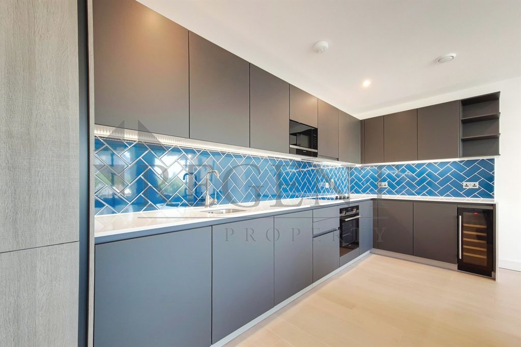 Property photo 3 of 19 Kitchen