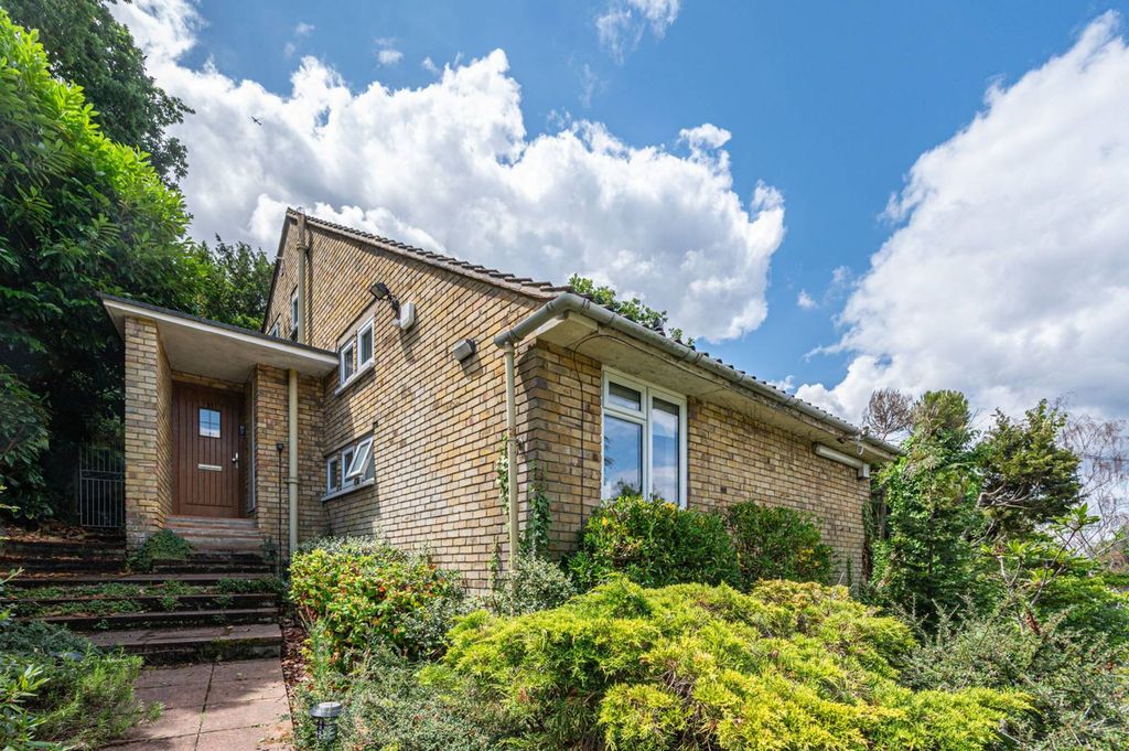 Property photo 1 of 28