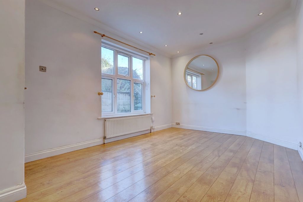Property photo 2 of 13 Picture No. 12