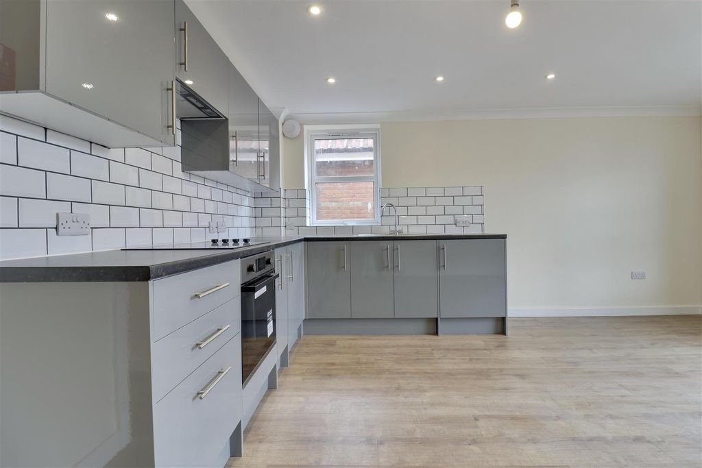 Property photo 2 of 11 1D9B8F43-F4E2-4Ab6-A35D-F243F95A6E6F_1_201_A.Jpeg