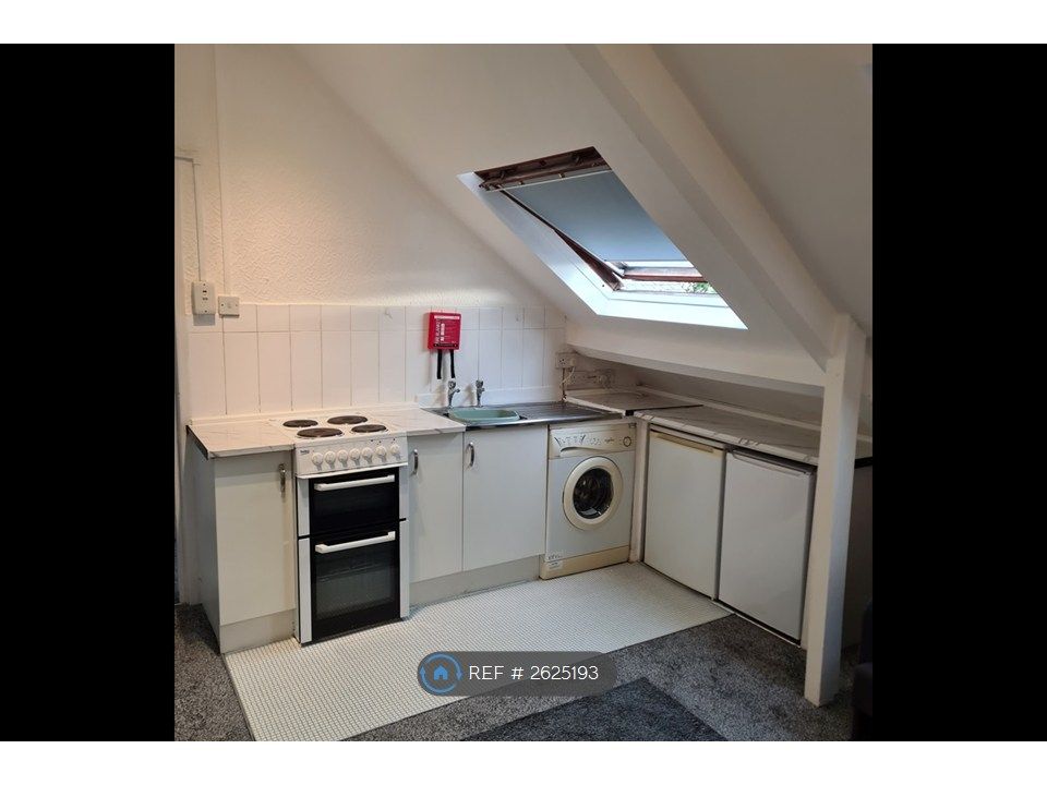Property photo 3 of 10 Kitchen
