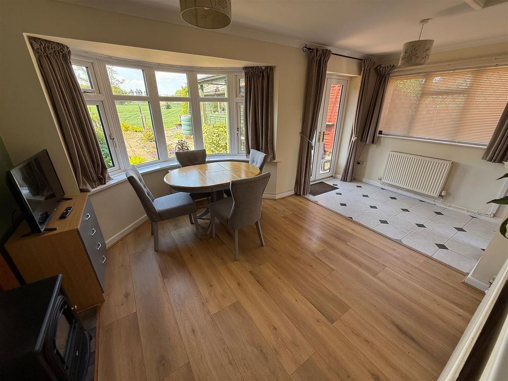 Property photo 2 of 14 Dining/ Family Room