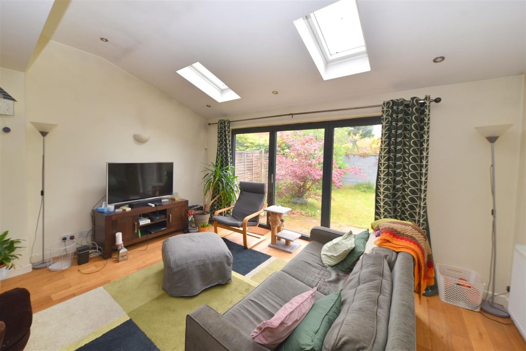 Property photo 3 of 25 Living Room3.Jpg