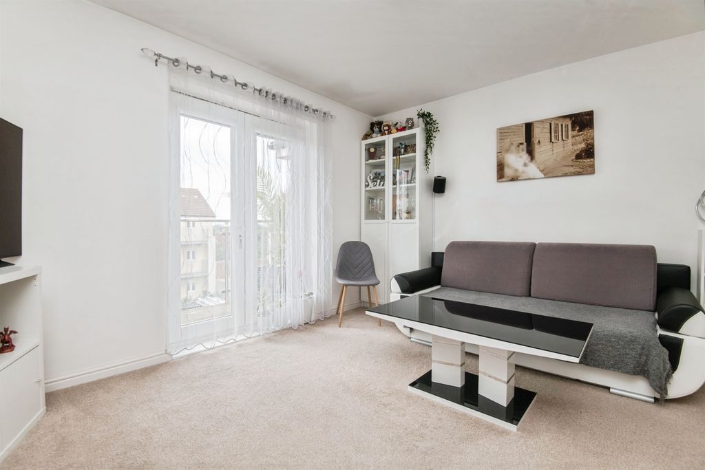 Property photo 3 of 17
