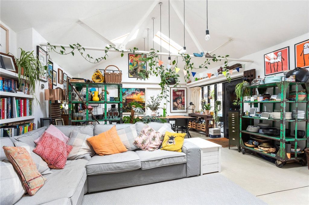 Property photo 1 of 11 Reception/ Dining