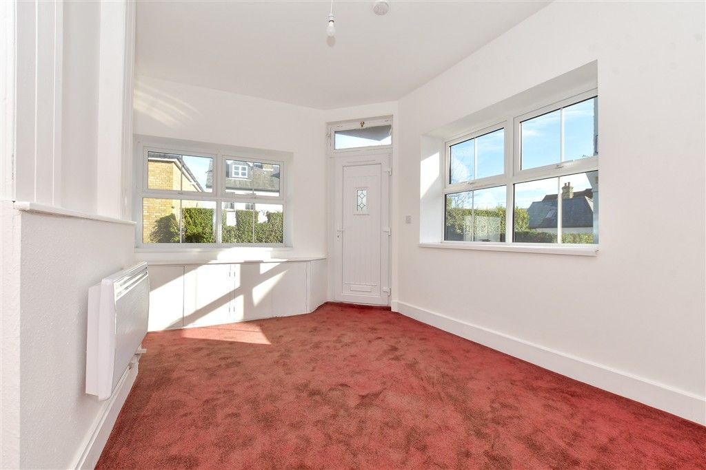 Property photo 2 of 9 Lounge