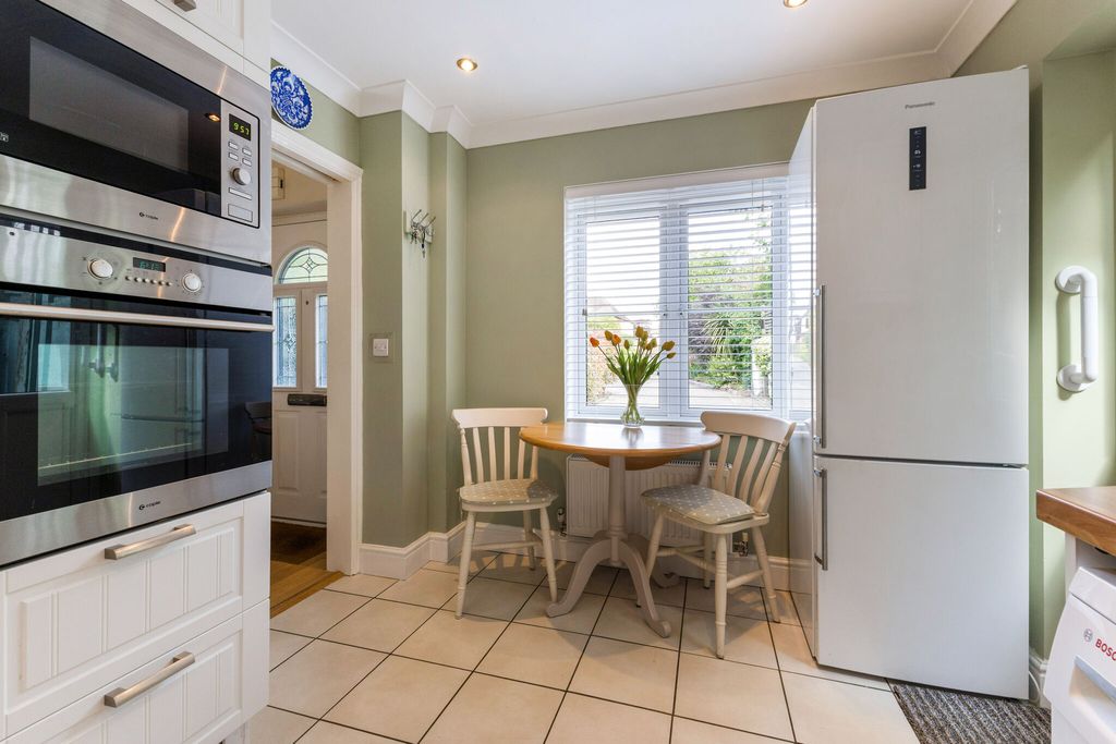 Property photo 3 of 12